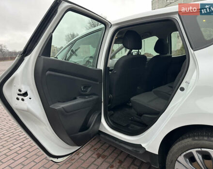 Білий Рено Сценік, об'ємом двигуна 1.5 л та пробігом 176 тис. км за 13300 $, фото 14 на Automoto.ua