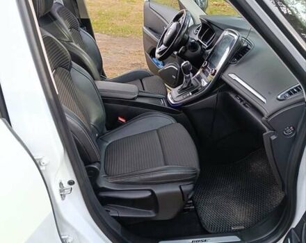 Белый Рено Сценик, объемом двигателя 1.6 л и пробегом 232 тыс. км за 17100 $, фото 6 на Automoto.ua