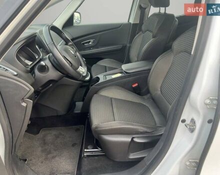 Білий Рено Сценік, об'ємом двигуна 1.5 л та пробігом 285 тис. км за 17000 $, фото 4 на Automoto.ua