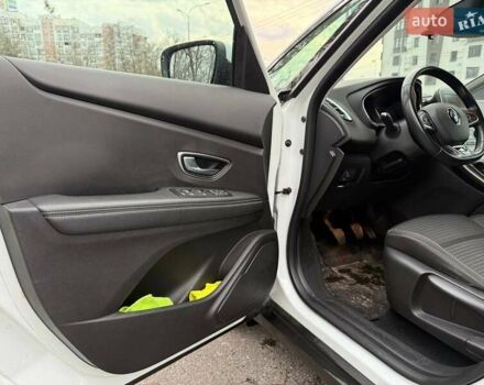 Белый Рено Сценик, объемом двигателя 1.8 л и пробегом 163 тыс. км за 14500 $, фото 17 на Automoto.ua