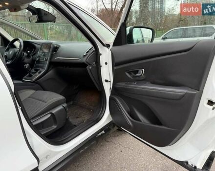 Белый Рено Сценик, объемом двигателя 1.8 л и пробегом 163 тыс. км за 14500 $, фото 13 на Automoto.ua