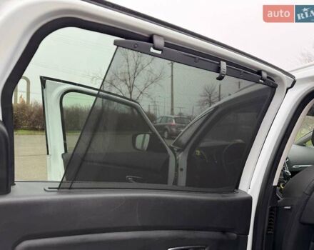 Белый Рено Сценик, объемом двигателя 1.8 л и пробегом 230 тыс. км за 16800 $, фото 32 на Automoto.ua