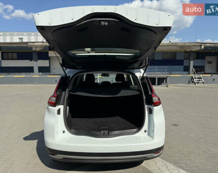 Белый Рено Сценик, объемом двигателя 1.7 л и пробегом 140 тыс. км за 16750 $, фото 36 на Automoto.ua