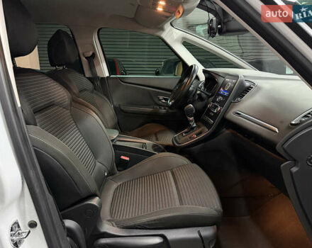 Белый Рено Сценик, объемом двигателя 1.8 л и пробегом 174 тыс. км за 18500 $, фото 32 на Automoto.ua