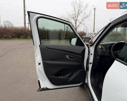 Белый Рено Сценик, объемом двигателя 1.8 л и пробегом 230 тыс. км за 16800 $, фото 33 на Automoto.ua