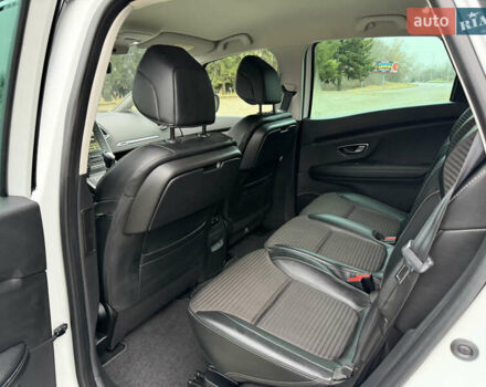 Белый Рено Сценик, объемом двигателя 1.7 л и пробегом 157 тыс. км за 16499 $, фото 21 на Automoto.ua