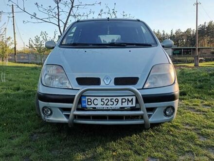 Рено Сценік 2003 у Львові на Automoto.ua Білий Рено Сценік, об'ємом двигуна 2 л та пробігом 390 тис. км за 2700 $, фото 1 на Automoto.ua
