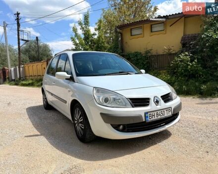 Белый Рено Сценик, объемом двигателя 2 л и пробегом 205 тыс. км за 5700 $, фото 1 на Automoto.ua