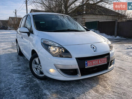 Белый Рено Сценик, объемом двигателя 1.6 л и пробегом 162 тыс. км за 7650 $, фото 1 на Automoto.ua