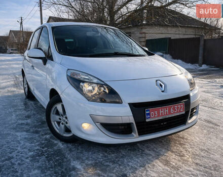 Белый Рено Сценик, объемом двигателя 1.6 л и пробегом 162 тыс. км за 7650 $, фото 1 на Automoto.ua