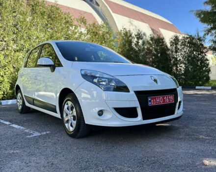 Белый Рено Сценик, объемом двигателя 1.6 л и пробегом 110 тыс. км за 8200 $, фото 1 на Automoto.ua