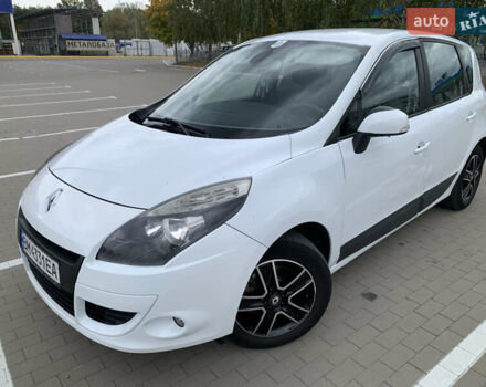 Білий Рено Сценік, об'ємом двигуна 1.5 л та пробігом 250 тис. км за 5100 $, фото 1 на Automoto.ua