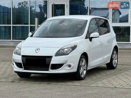 Белый Рено Сценик, объемом двигателя 1.5 л и пробегом 179 тыс. км за 7800 $, фото 1 на Automoto.ua