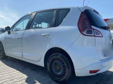 Белый Рено Сценик, объемом двигателя 0 л и пробегом 260 тыс. км за 2600 $, фото 1 на Automoto.ua