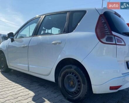 Белый Рено Сценик, объемом двигателя 2 л и пробегом 280 тыс. км за 2500 $, фото 1 на Automoto.ua