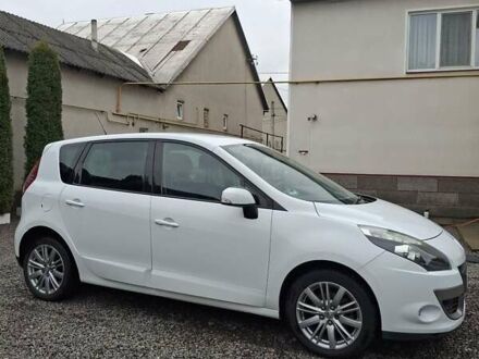 Білий Рено Сценік, об'ємом двигуна 2 л та пробігом 237 тис. км за 7500 $, фото 1 на Automoto.ua