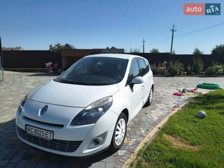 Рено Сценик 2010 в Луцке на Automoto.ua Белый Рено Сценик, объемом двигателя 1.46 л и пробегом 295 тыс. км за 6900 $, фото 1 на Automoto.ua