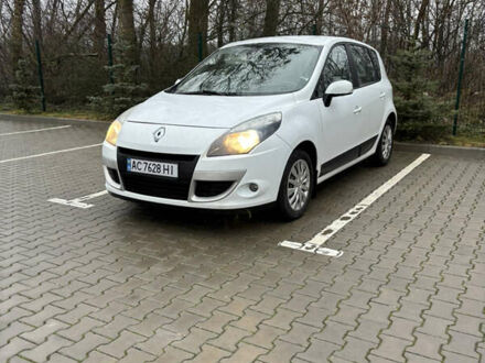 Белый Рено Сценик, объемом двигателя 1.46 л и пробегом 294 тыс. км за 6890 $, фото 1 на Automoto.ua