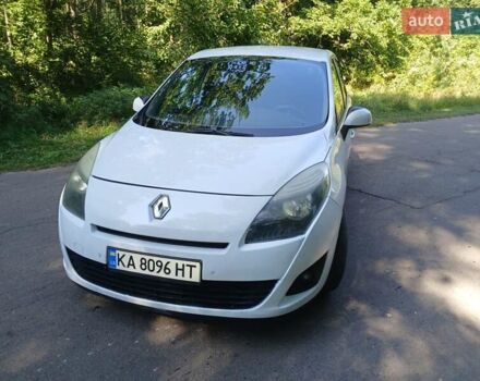 Белый Рено Сценик, объемом двигателя 1.46 л и пробегом 206 тыс. км за 7000 $, фото 1 на Automoto.ua