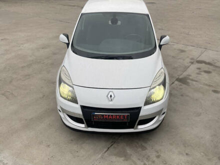 Белый Рено Сценик, объемом двигателя 1.5 л и пробегом 221 тыс. км за 6800 $, фото 1 на Automoto.ua