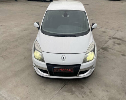 Белый Рено Сценик, объемом двигателя 1.5 л и пробегом 221 тыс. км за 6800 $, фото 1 на Automoto.ua