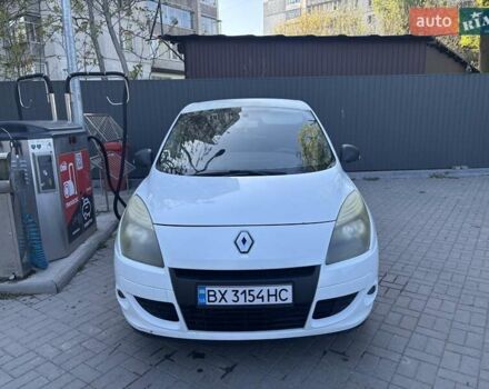 Белый Рено Сценик, объемом двигателя 1.46 л и пробегом 341 тыс. км за 6000 $, фото 1 на Automoto.ua
