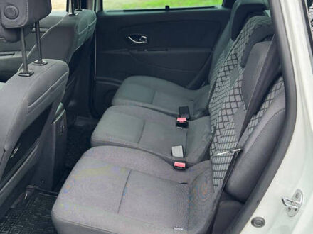 Белый Рено Сценик, объемом двигателя 1.5 л и пробегом 245 тыс. км за 7500 $, фото 1 на Automoto.ua