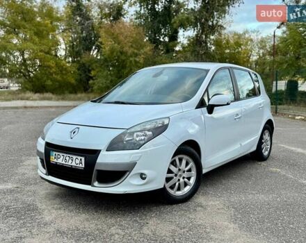 Белый Рено Сценик, объемом двигателя 2 л и пробегом 153 тыс. км за 7900 $, фото 1 на Automoto.ua