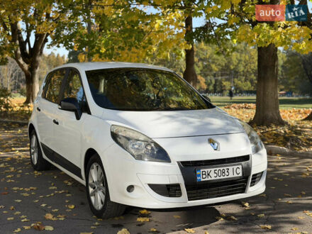Рено Сценик 2011 в Ровно на Automoto.ua Белый Рено Сценик, объемом двигателя 1.46 л и пробегом 220 тыс. км за 5600 $, фото 1 на Automoto.ua