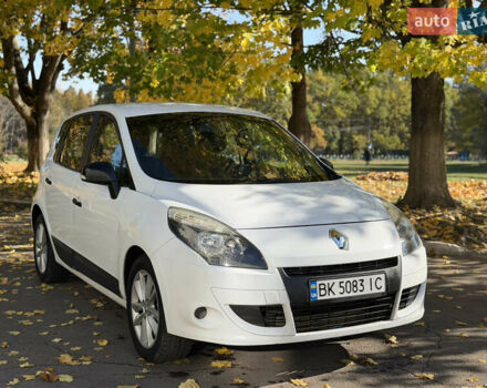Белый Рено Сценик, объемом двигателя 1.46 л и пробегом 220 тыс. км за 5600 $, фото 1 на Automoto.ua