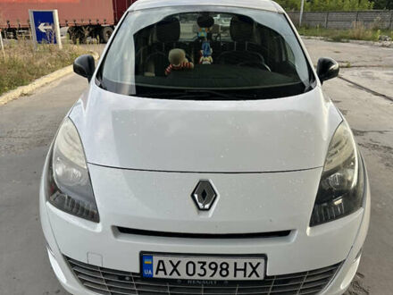 Рено Сценік 2011 у Новой Водолаге на Automoto.ua Білий Рено Сценік, об'ємом двигуна 1.4 л та пробігом 175 тис. км за 7500 $, фото 1 на Automoto.ua