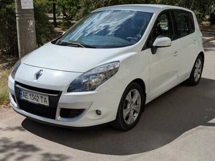 Белый Рено Сценик, объемом двигателя 1.46 л и пробегом 250 тыс. км за 7300 $, фото 1 на Automoto.ua