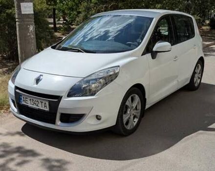 Белый Рено Сценик, объемом двигателя 1.46 л и пробегом 250 тыс. км за 7300 $, фото 1 на Automoto.ua