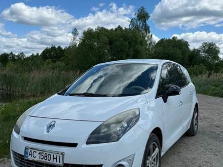 Белый Рено Сценик, объемом двигателя 1.46 л и пробегом 300 тыс. км за 5500 $, фото 1 на Automoto.ua