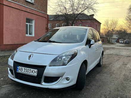 Рено Сценик 2011 в Сумах на Automoto.ua Белый Рено Сценик, объемом двигателя 1.9 л и пробегом 189 тыс. км за 8300 $, фото 1 на Automoto.ua