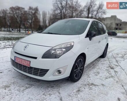 Білий Рено Сценік, об'ємом двигуна 1.5 л та пробігом 221 тис. км за 8150 $, фото 1 на Automoto.ua