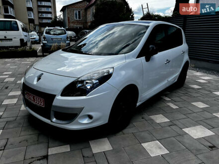 Белый Рено Сценик, объемом двигателя 1.4 л и пробегом 160 тыс. км за 8000 $, фото 1 на Automoto.ua