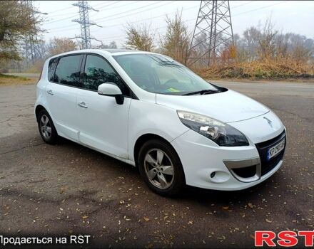 Белый Рено Сценик, объемом двигателя 1.6 л и пробегом 21700 тыс. км за 8000 $, фото 1 на Automoto.ua