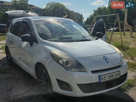 Білий Рено Сценік, об'ємом двигуна 1.6 л та пробігом 221 тис. км за 7800 $, фото 1 на Automoto.ua