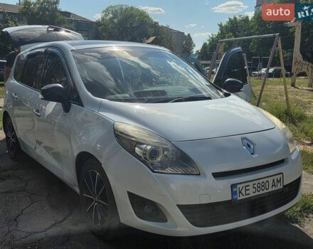 Белый Рено Сценик, объемом двигателя 1.6 л и пробегом 221 тыс. км за 7800 $, фото 1 на Automoto.ua