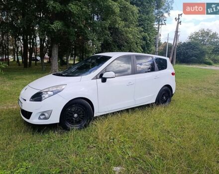 Белый Рено Сценик, объемом двигателя 1.46 л и пробегом 313 тыс. км за 6100 $, фото 1 на Automoto.ua