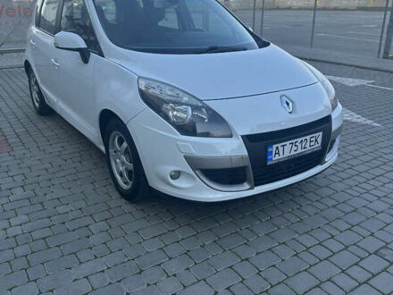 Белый Рено Сценик, объемом двигателя 1.46 л и пробегом 256 тыс. км за 7300 $, фото 1 на Automoto.ua
