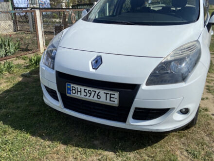Белый Рено Сценик, объемом двигателя 1.46 л и пробегом 250 тыс. км за 6750 $, фото 1 на Automoto.ua