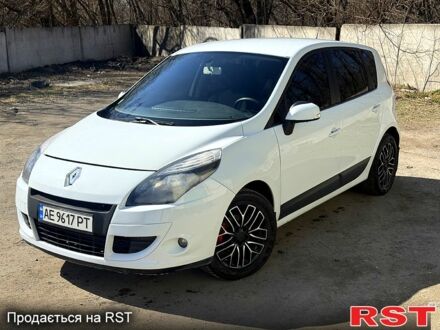 Белый Рено Сценик, объемом двигателя 1.5 л и пробегом 560 тыс. км за 5750 $, фото 1 на Automoto.ua