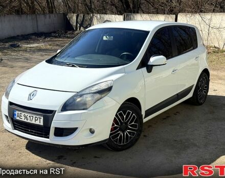 Белый Рено Сценик, объемом двигателя 1.5 л и пробегом 560 тыс. км за 5750 $, фото 1 на Automoto.ua