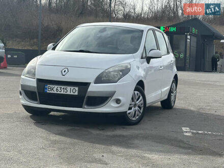 Рено Сценик 2011 в Ровно на Automoto.ua Белый Рено Сценик, объемом двигателя 1.5 л и пробегом 200 тыс. км за 6150 $, фото 1 на Automoto.ua