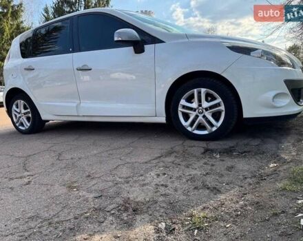 Белый Рено Сценик, объемом двигателя 1.5 л и пробегом 370 тыс. км за 6000 $, фото 1 на Automoto.ua