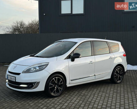 Белый Рено Сценик, объемом двигателя 1.6 л и пробегом 397 тыс. км за 8000 $, фото 1 на Automoto.ua