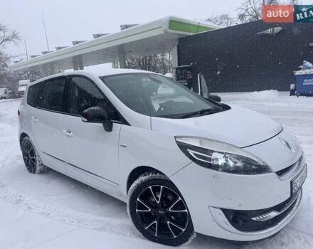 Белый Рено Сценик, объемом двигателя 1.6 л и пробегом 396 тыс. км за 8000 $, фото 1 на Automoto.ua