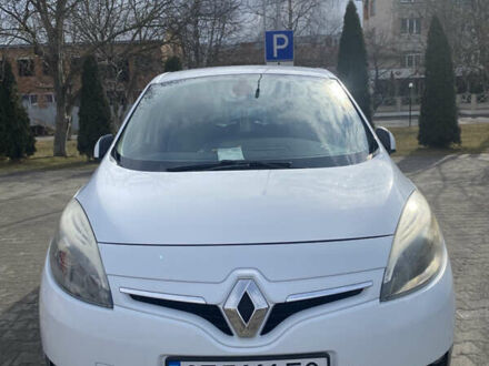 Рено Сценик 2012 в Черновцах на Automoto.ua Белый Рено Сценик, объемом двигателя 1.46 л и пробегом 249 тыс. км за 7500 $, фото 1 на Automoto.ua